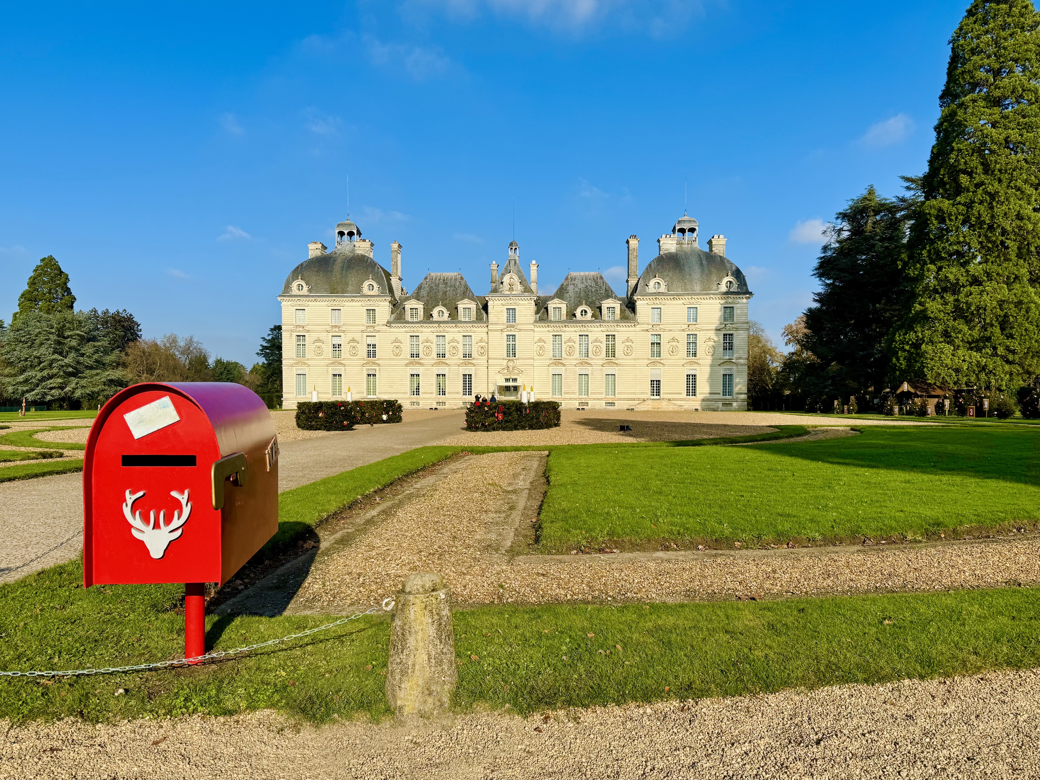 ベルナール・ビュッフェ【Chateau de Cheverny】 Contact