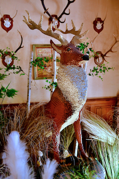 Cerf en briques Lego à taille réelle à voir au château de Cheverny