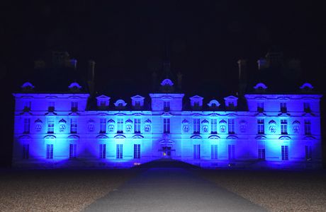 La façade du château de Cheverny s'illumine en bleu en novembre pour sensibiliser au diabète