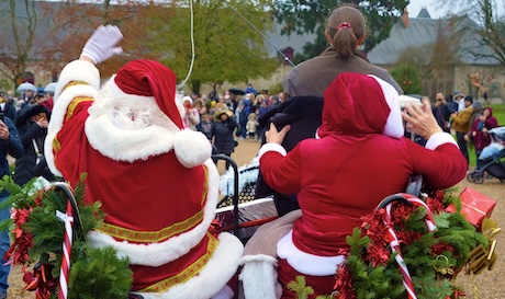 Boules de Noël dans les jardins du château