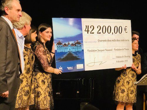 La famille de Vibraye remettant le chèque de 42200€ au profit de la fondation Tacussel