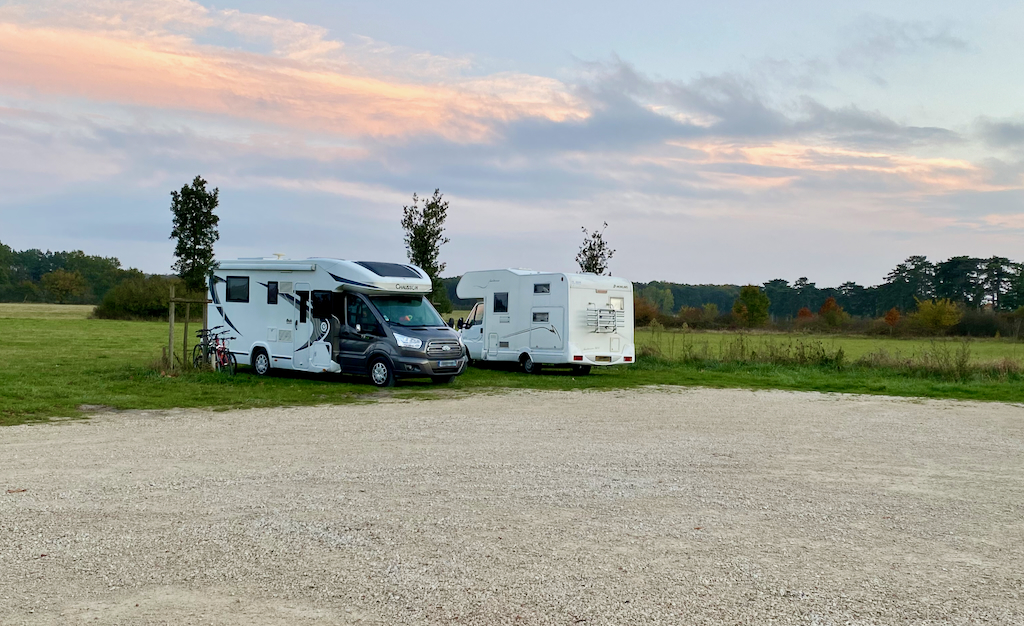 parking camping car cheverny
